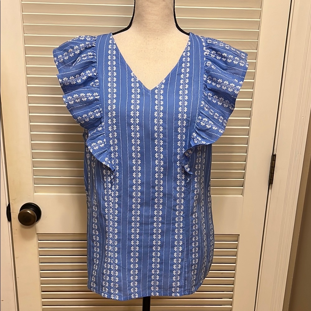 Croft and Barrow Floral Ruffle Sleeve Top in Medium Blue, GUC
